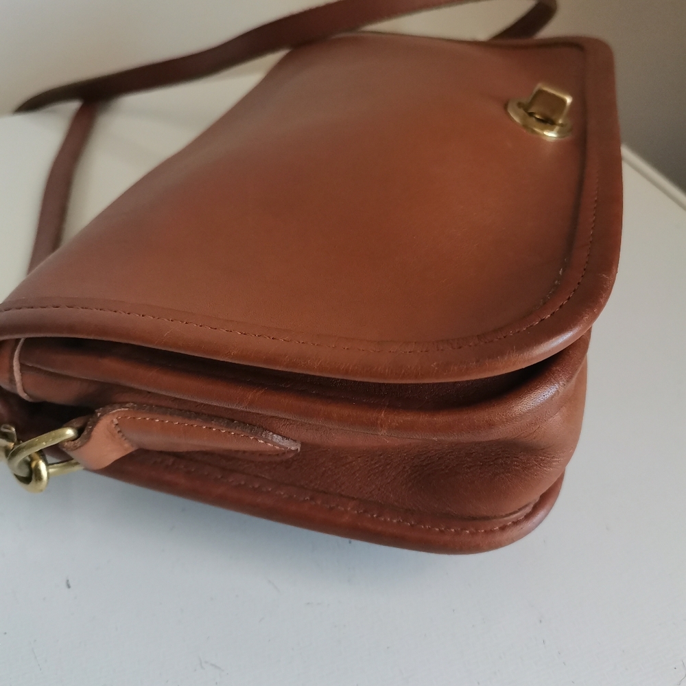 Vintage Coach # 9755Light  Brown Leather Shoulder/Crossbody Bag - Picture 8 of 13